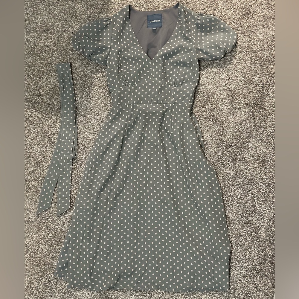 ModCloth Woman’s Size XS MidLength Grey and White Raised Polka Dots Dress